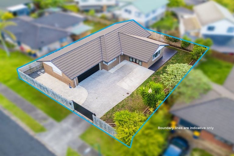 Photo of property in 8 Woodbank Drive, Glen Eden, Auckland, 0602