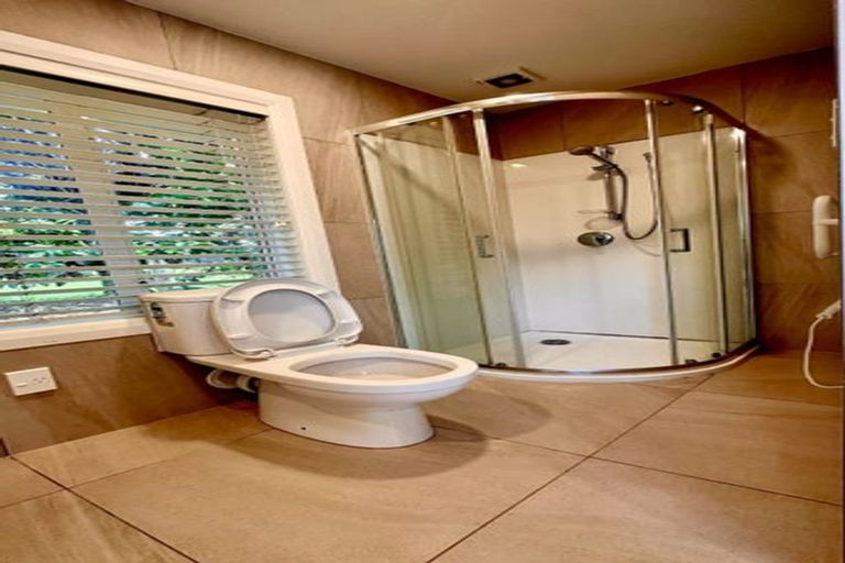 Photo of property in 60 Marine Parade, Mellons Bay, Auckland, 2014