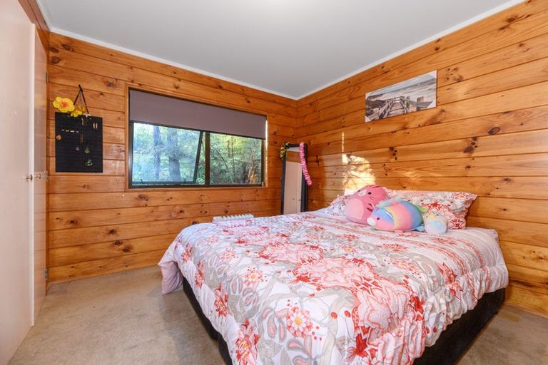 Photo of property in 42 Atkinson Road, Titirangi, Auckland, 0604