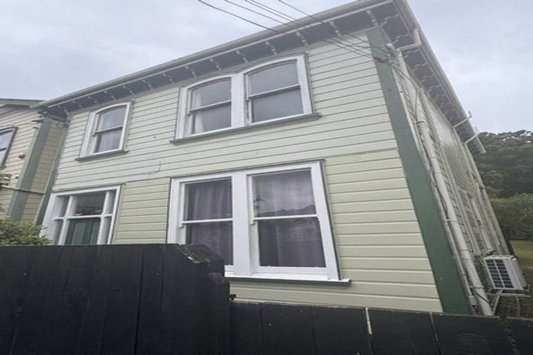 Photo of property in 2a Russell Terrace, Newtown, Wellington, 6021