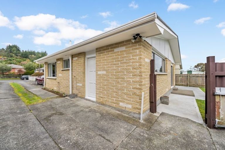 Photo of property in 2/5 Oregon Drive, Maoribank, Upper Hutt, 5018