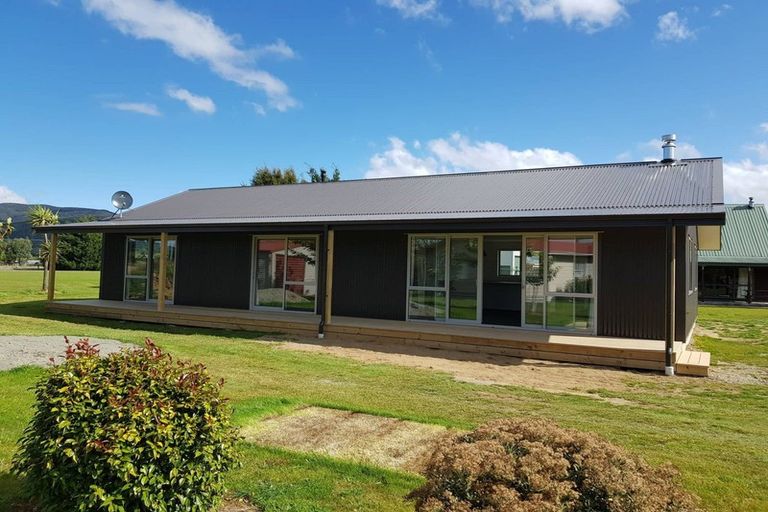 Photo of property in 24 Muriwai Drive, Manapouri, 9679