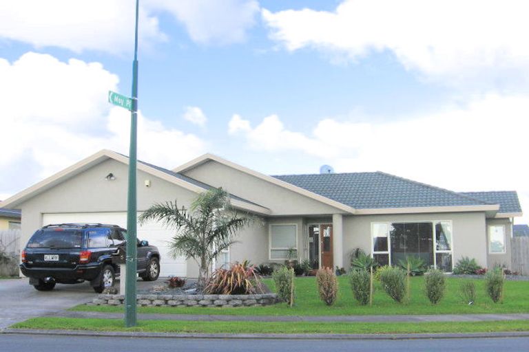 Photo of property in 5 Millisle Place, East Tamaki Heights, Auckland, 2016