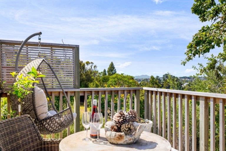 Photo of property in 2/19 Limmer Place, Browns Bay, Auckland, 0632