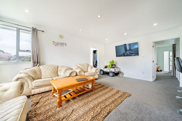Photo of property in 12 Mexted Crescent, Ranui, Porirua, 5024