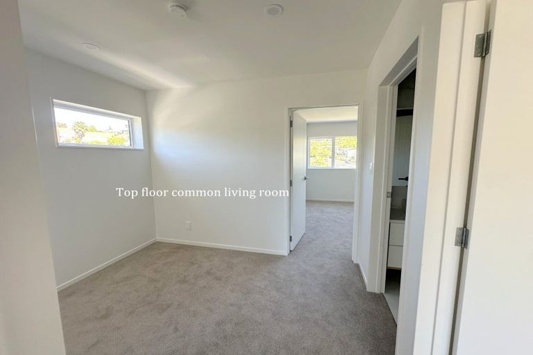 Photo of property in 15c Blenheim Street, Glenfield, Auckland, 0629