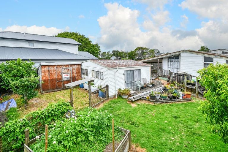 Photo of property in 43 Burundi Avenue, Clendon Park, Auckland, 2103