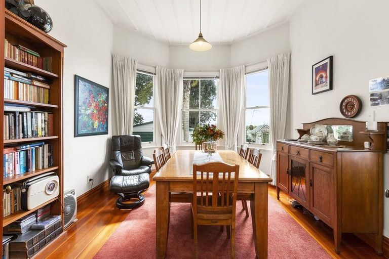 Photo of property in 46 Forest Lake Road, Forest Lake, Hamilton, 3200