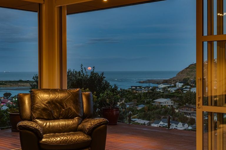 Photo of property in 6 Challenger Lane, Redcliffs, Christchurch, 8081