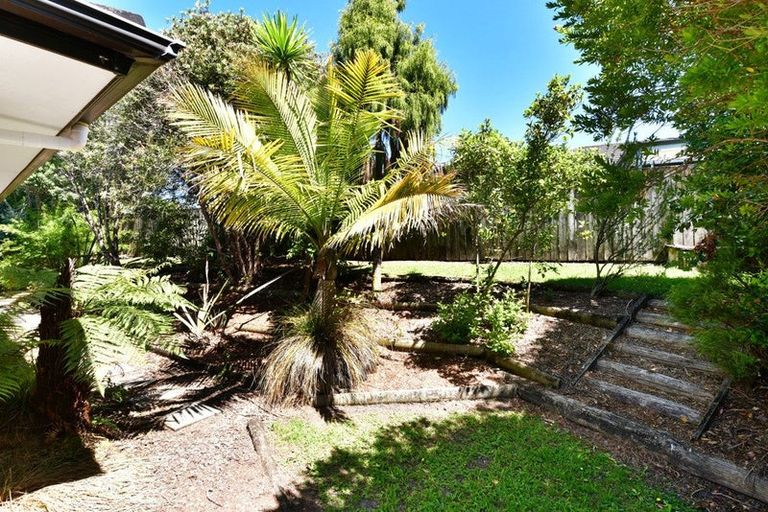 Photo of property in 65 Cabeleigh Drive, Helensville, 0800