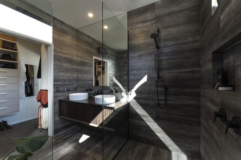 Photo of property in 52 Cunninghams Drive, Jacks Point, Queenstown, 9371