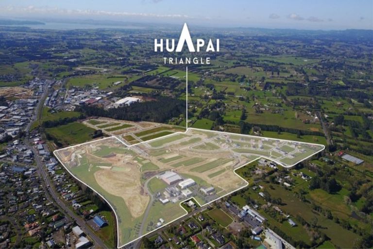 Photo of property in 34 Vinistra Road, Kumeu, 0810