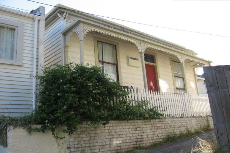 Photo of property in 9 Fallowfield Avenue, Mount Victoria, Wellington, 6011