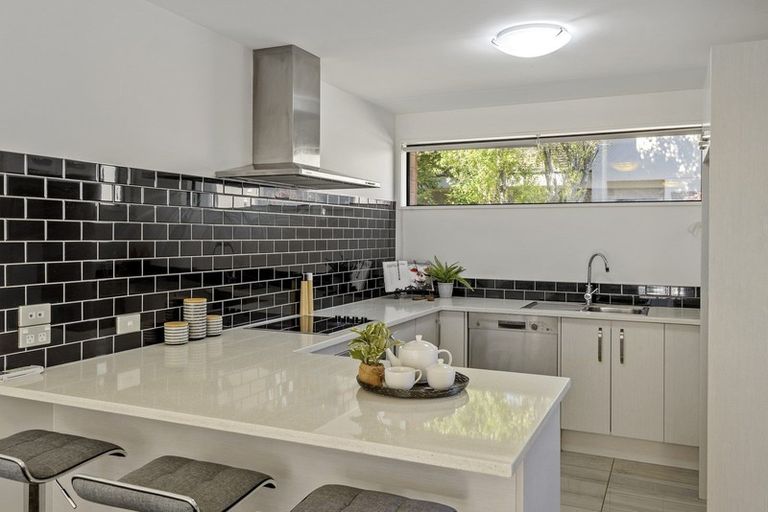 Photo of property in 2/40 Brockworth Place, Riccarton, Christchurch, 8011