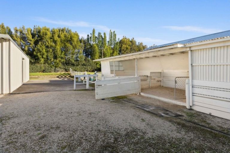 Photo of property in 102 Sanders Road, Paremoremo, Albany, 0793