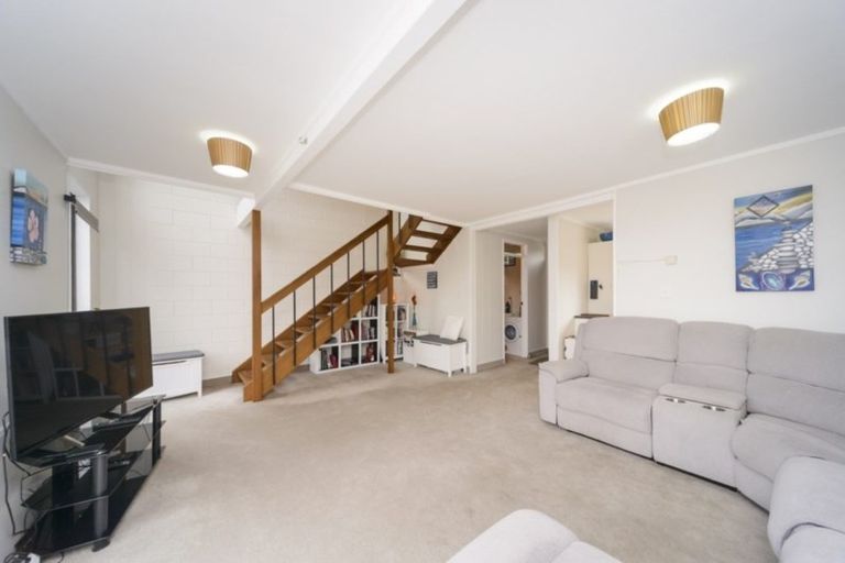 Photo of property in 6/341 College Street, West End, Palmerston North, 4410