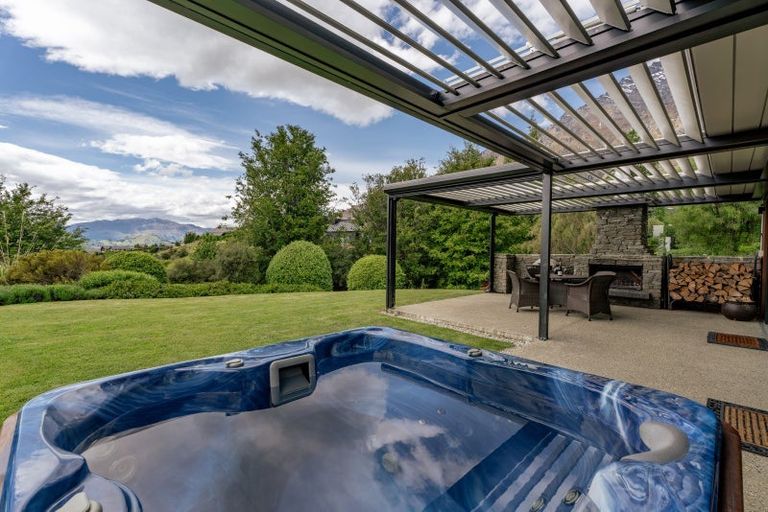 Photo of property in 10 Caithness Court, Jacks Point, Queenstown, 9371