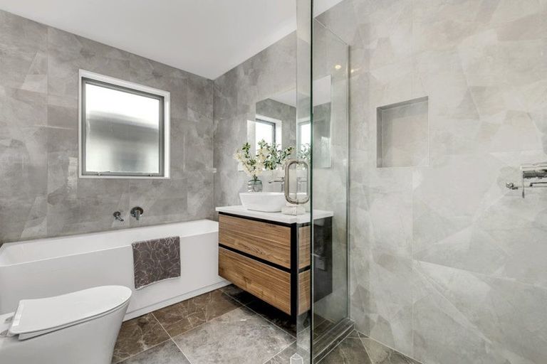 Photo of property in 6 Bendridge Street, Flat Bush, Auckland, 2019