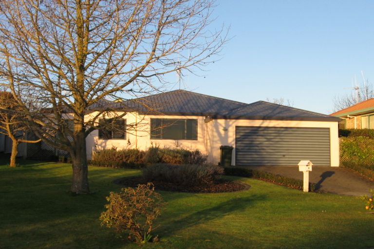 Photo of property in 4 Silhouette Way, Western Heights, Hamilton, 3200