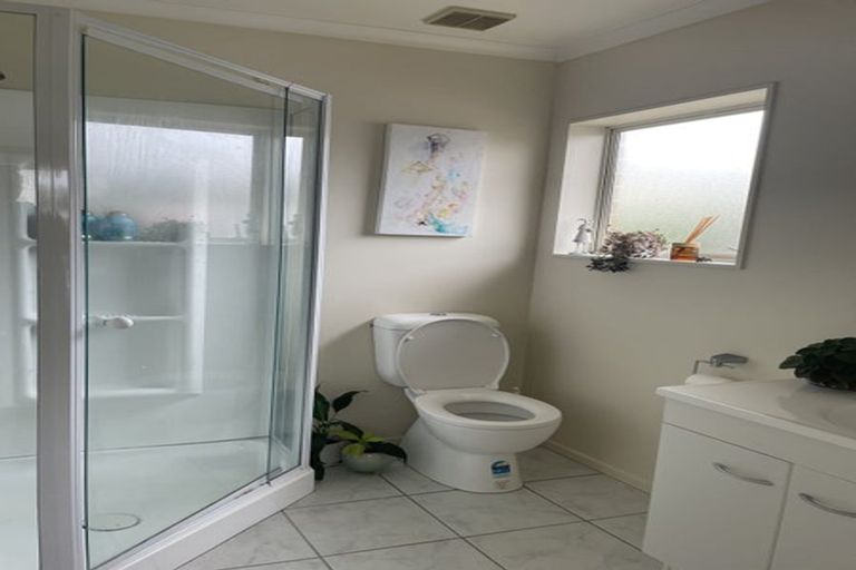 Photo of property in 6 Esther Place, Red Beach, 0932