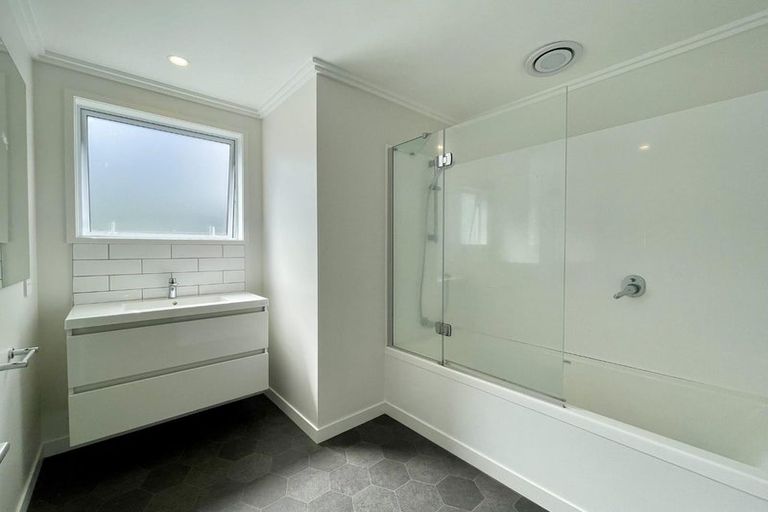 Photo of property in 175a Tukapa Street, Westown, New Plymouth, 4310