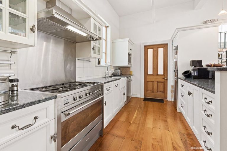 Photo of property in 22 Talavera Terrace, Kelburn, Wellington, 6012