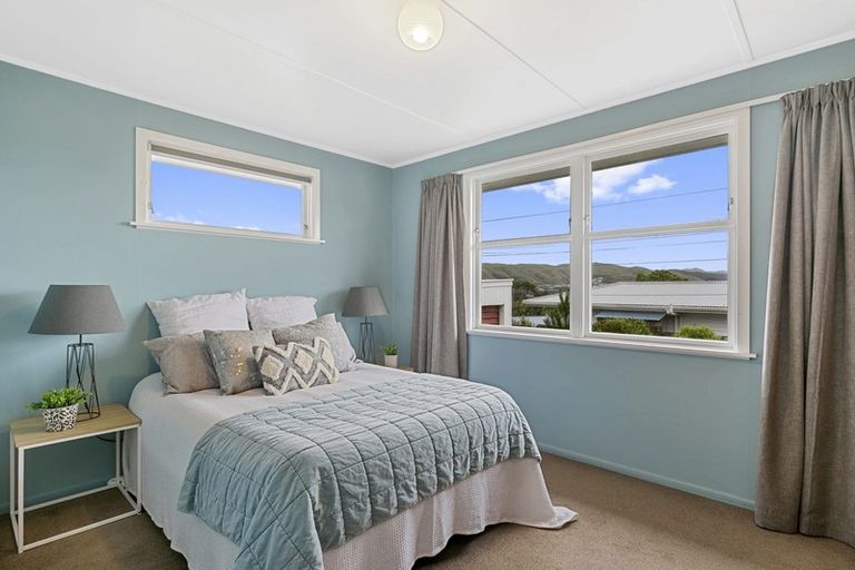 Photo of property in 57 Mark Avenue, Paparangi, Wellington, 6037