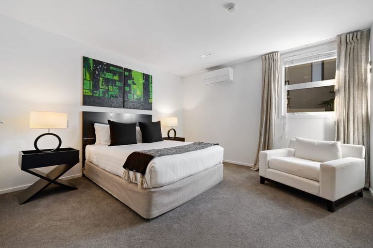 Photo of property in 6 Lordens Place, Fernhill, Queenstown, 9300