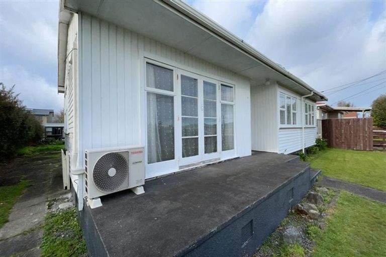 Photo of property in 6 Bartholomew Road, Levin, 5510