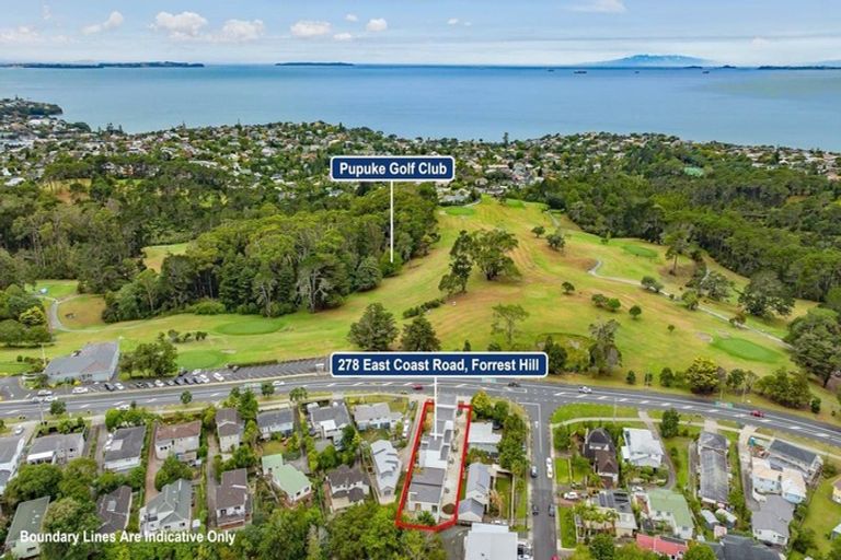 Photo of property in 2/278 East Coast Road, Forrest Hill, Auckland, 0620