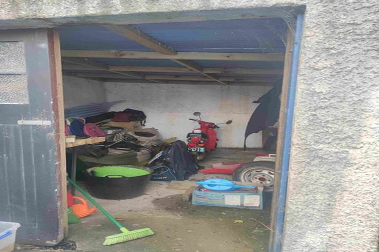 Photo of property in 2 Milne Terrace, Island Bay, Wellington, 6023