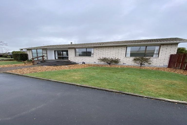 Photo of property in 39 Dunbarton Street, Redwood, Christchurch, 8051