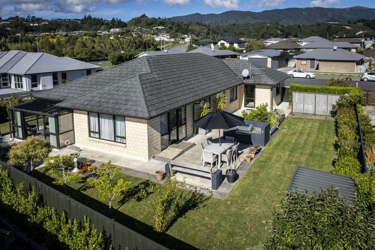 Photo of property in 4 Sunstone Crescent, Brown Owl, Upper Hutt, 5018