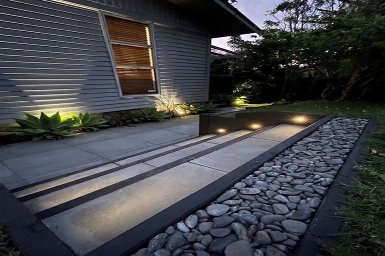 Photo of property in 20 Pavola Grove, Glenfield, Auckland, 0629