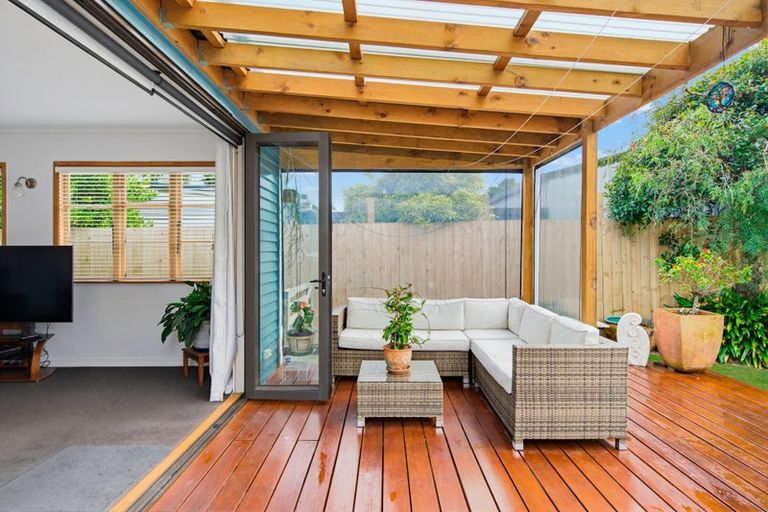 Photo of property in 6 Hull Road, Waiuku, 2123