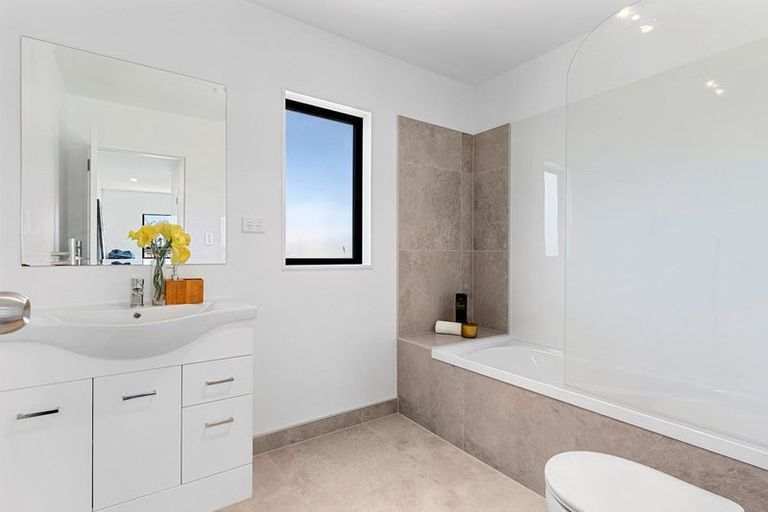 Photo of property in 36 Black Beech Crescent, Takanini, 2110