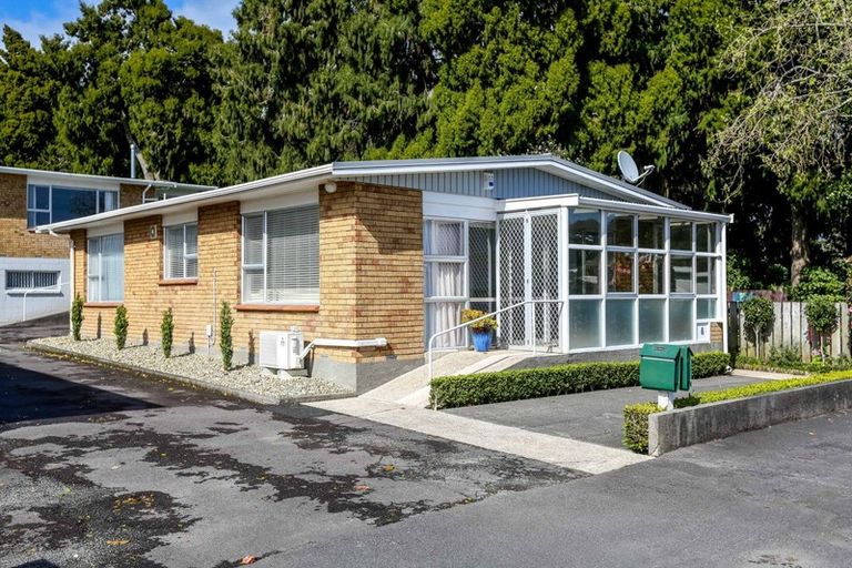 Photo of property in 4/6 Gilbert Street, New Plymouth, 4310