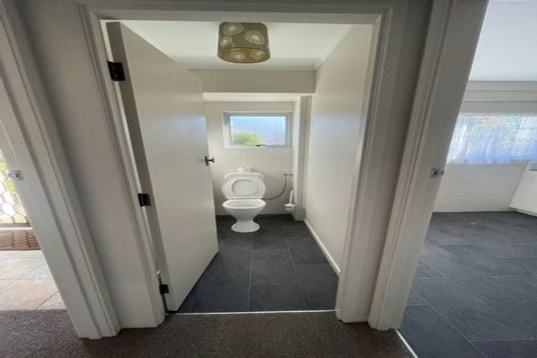 Photo of property in 2/100 Titirangi Road, New Lynn, Auckland, 0600