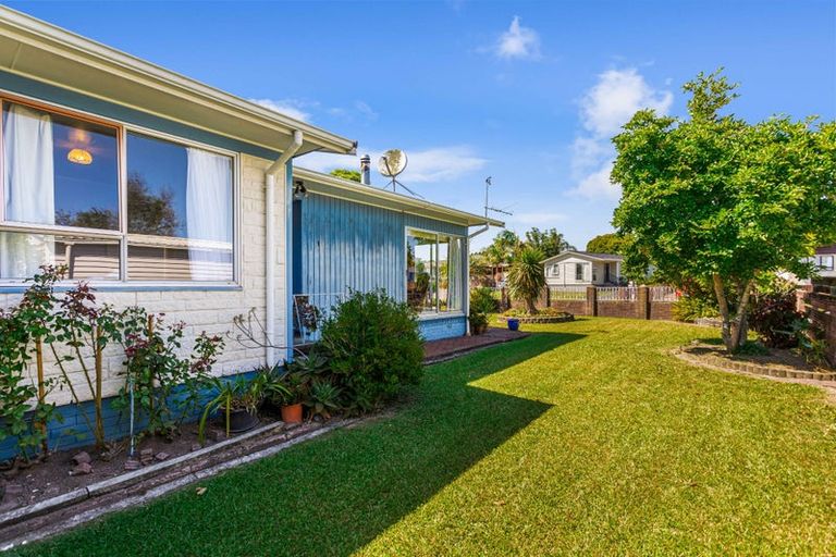 Photo of property in 11 Newland Grove, Henderson, Auckland, 0610