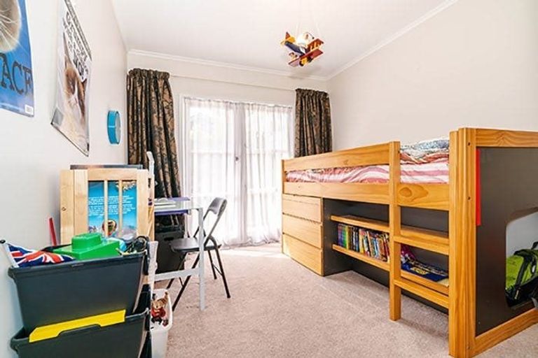 Photo of property in 54 Ravenwood Drive, Forrest Hill, Auckland, 0620