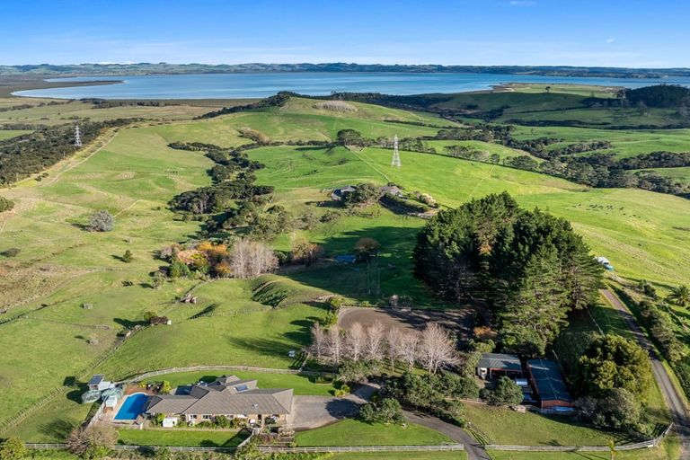Photo of property in 215 Oyster Point Road, Kaukapakapa, Warkworth, 0984