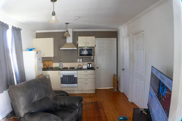 Photo of property in 3 Pleasant Road, Glen Eden, Auckland, 0602