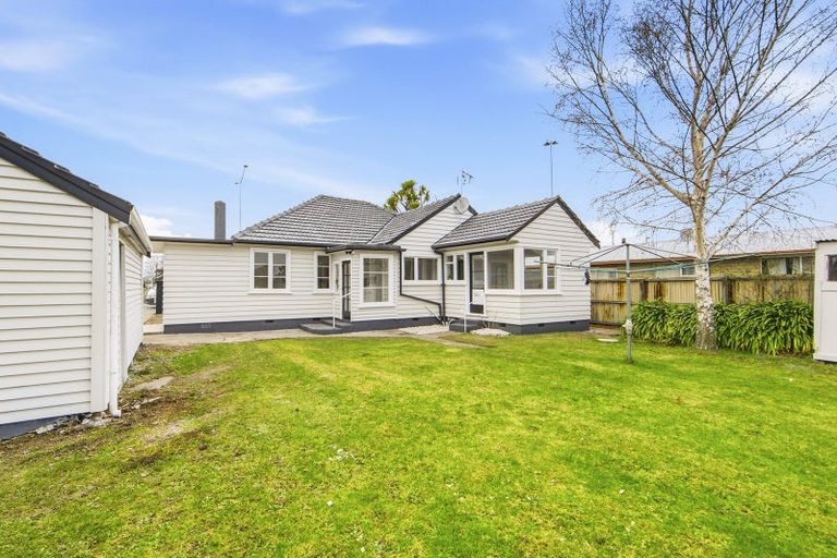 Photo of property in 193 Main North Road, Redwood, Christchurch, 8051