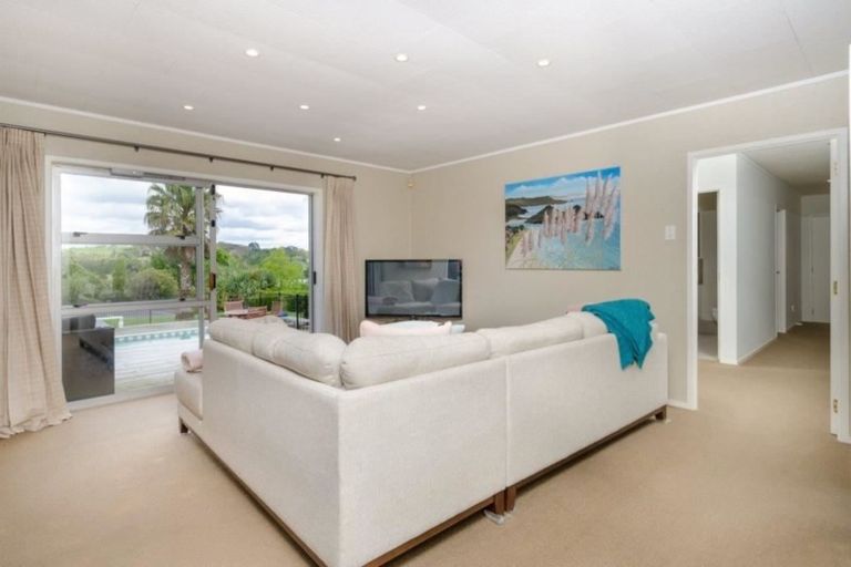 Photo of property in 79 Tawa Road, Kumeu, 0891