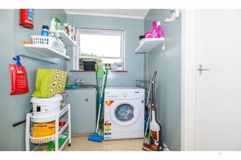 Photo of property in 1 Kennedy Crescent, Waimate, 7924