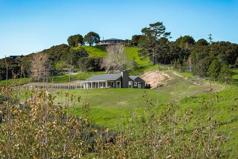 Photo of property in 48 Upper Whangateau Road, Big Omaha, 0985