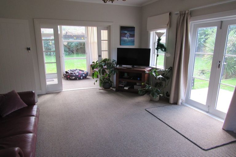 Photo of property in 404 Muritai Road, Eastbourne, Lower Hutt, 5013