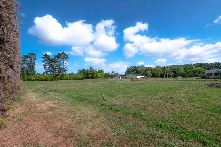 Photo of property in 88a Boord Crescent, Kumeu, 0891