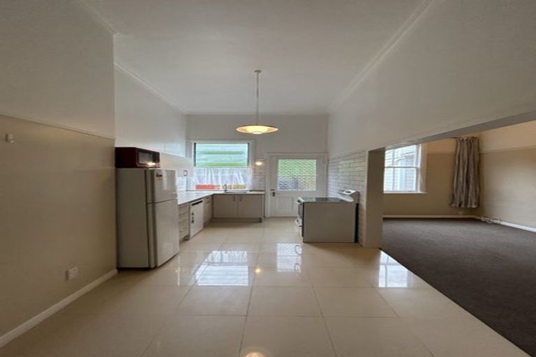 Photo of property in 36 The Parade, Island Bay, Wellington, 6023