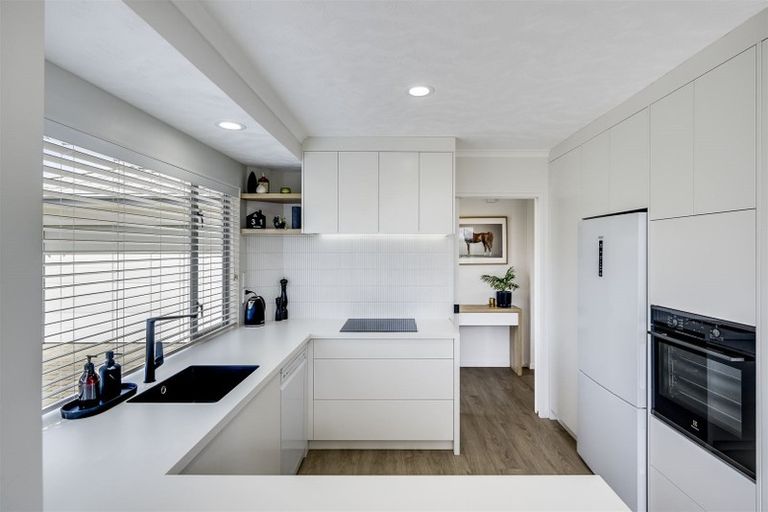 Photo of property in 6 Sloane Place, Taradale, Napier, 4112